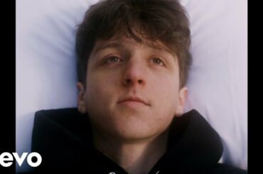 Powfu - death bed (coffee for your head) (Official Video) ft. beabadoobee