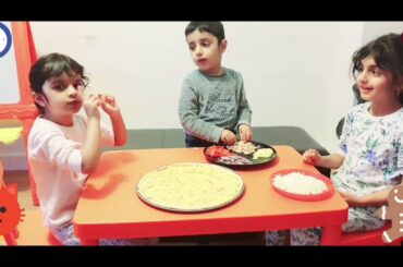 Kids Make Pizza