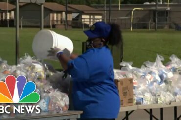 Dallas Cafeteria Workers Keep Families Fed With Schools Closed | NBC Nightly News