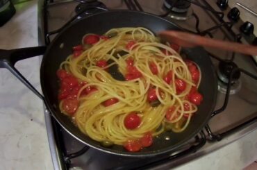cherry tomatoes capers tuna spaghetti recipe (from Italy)/ ricetta spaghetti ciliegini tonno capperi