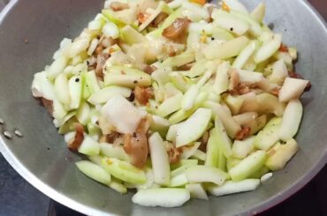COOKING FRIED CHICKEN WITH TITO RHOD
