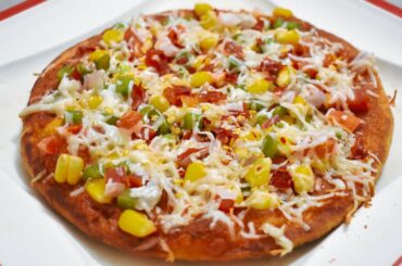 Homemade Pizza Without Oven, Without Yeast| Pizza Bread Without Yeast| Pan Pizza!!(Hindi)