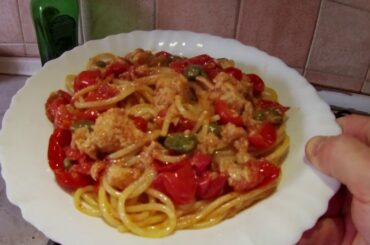 spaghetti recipe from Italy with cherry tomatoes, capers and tuna/ricetta  capperi ciliegini e tonno