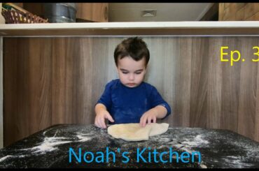 1 year-10 months old toddler making a pizza !
