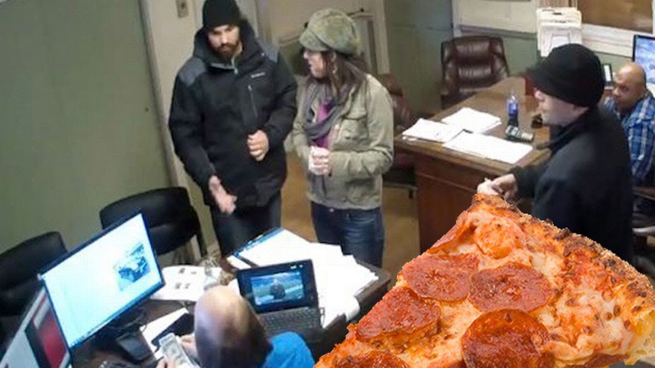 Pizza delivery guy is belittled out of tip by rude employees so internet gets revenge for him Pizza delivery guy is belittled out of tip by rude employees so internet gets revenge for him