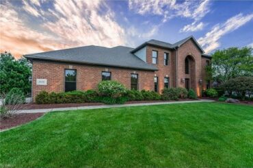 8495 Ivy Hill Drive for sale in Poland, OH 44514 - Residential