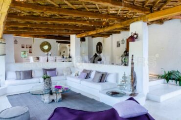 Porto Cervo • Liscia di Vacca: Traditional style few steps from the beach