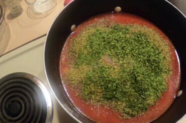 Extremely Easy, Delicious HOMEMADE Spaghetti Sauce/Italian Gravy/Red Sauce!  Just like Grandmas!