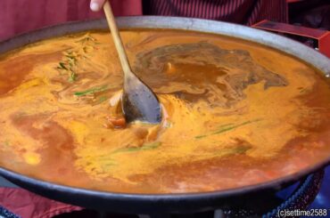 Cooking Seafood Paella  London Street Food from Spain