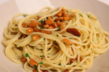 Spaghetti Aglio e Olio - Garlic Spaghetti Recipe - Laura Vitale - Laura in the Kitchen Ep 324