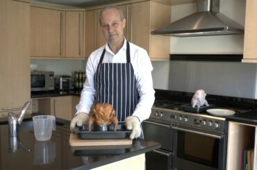 How to use a Coqopan® to roast a chicken.