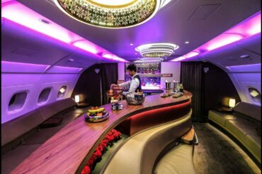 Qatar Airways BUSINESS CLASS experience: great FOOD and incredible SERVICE!