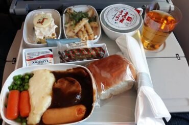 Lunch and Dinner on Emirates A380  | Food options on Emirates A380 Economy Class