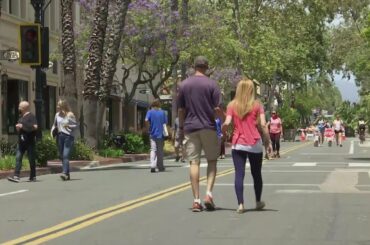 Downtown Santa Barbara bustling with foot traffic