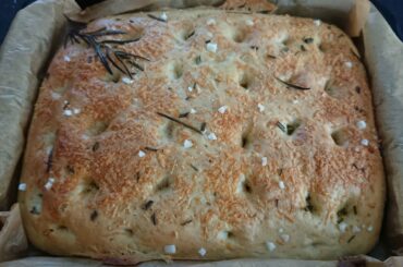 Biberiyeli ve Parmesanlı İtalyan Ekmeği #bread #foccacia #italianfood #ekmektarifleri