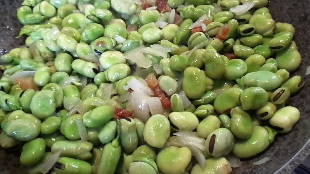 Fava Beans recipe. How to cook fava beans with panceta