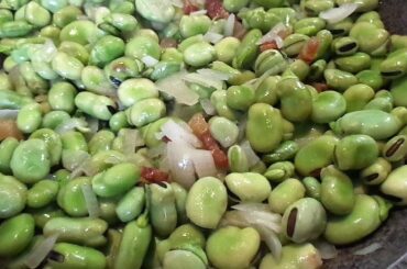 Fava Beans recipe. How to cook fava beans with panceta italian style.