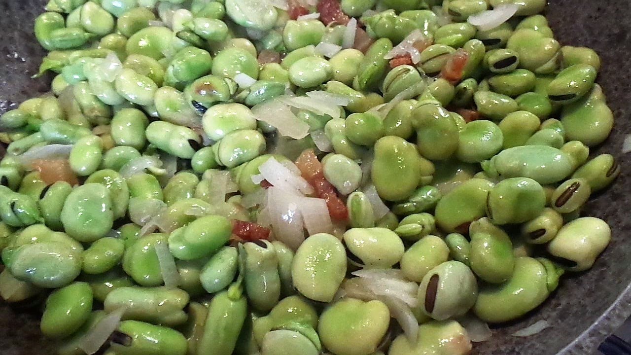 Fava Beans recipe. How to cook fava beans with panceta italian style