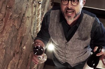 Easy Wine Tasting - One Minute Wine, Season.1 Ep.2, Amerighi, Julie & Giulia, Syrah Cortona Doc 2018