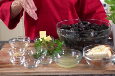 Sneak Peek: Mussels in White Wine Sauce
