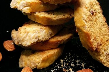Almond Biscotti | Italian Cookies