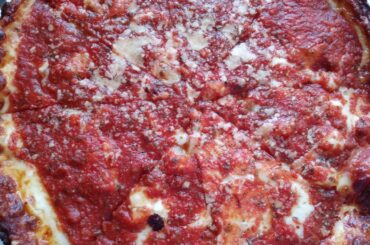 MUKBANG- DEEP DISH PIZZA! SAUSAGE, PEPPERONI, GARLIC & PINEAPPLE!!