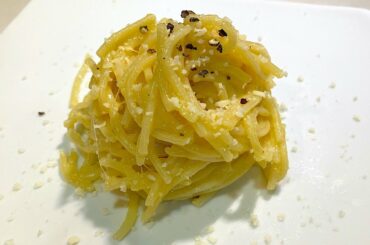 TRADITIONAL ITALIAN SPAGHETTI CARBONARA | 20min is all you need for this rich, creamy goodness