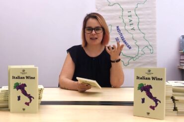 𝙅𝙪𝙢𝙗𝙤 𝙎𝙝𝙧𝙞𝙢𝙥 𝙂𝙪𝙞𝙙𝙚 𝙩𝙤 𝙄𝙩𝙖𝙡𝙞𝙖𝙣 𝙒𝙞𝙣𝙚: | author interview | Dr. Rebecca Lawrence