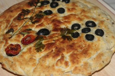 Focaccia Bread फोकासिया इटालियन ब्रेड