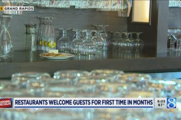 Tables turn: Bars and restaurants resume dine-in service