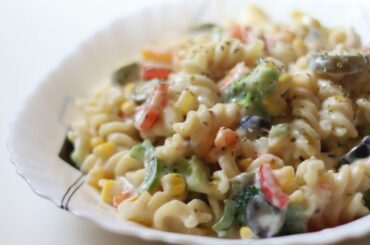 Pasta In white sauce / white sauce paste recipe / Italian pasta / cheesy pasta