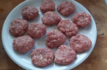 RED AND WHITE MEATBALLS - Polpette al sugo o in bianco - Cooking with Mammarà