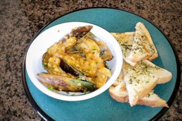 Steamed Mussels in Tomato with White Wine