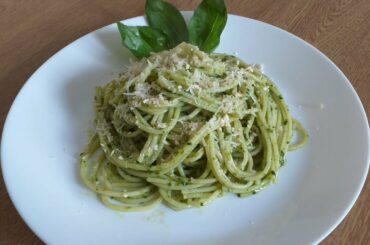 স্প্যাঘেটি আল পেস্তো বাংলায় রেসিপি  /easy & delicious new italian food recipe - spaghetti al pesto