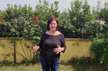 Guided wine sampling session with Tuscan wine & food tour guide02