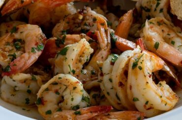 Garlic Shrimp Recipe - With Butter, Olive Oil, White Wine, Lemon, Parsley & Red Pepper Flakes