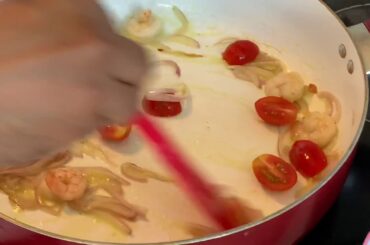 shrimp spaghetti with pesto sauce(Italian food)