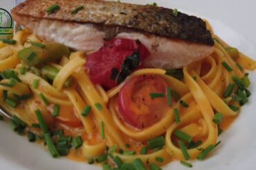 Italian Food Video of Pasta Tagliatelle with salmon by Donna mia Restaurant in Trier on asparagus