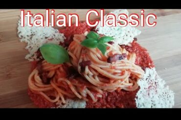 5 euro!!! Pasta Ammatriciana Classic Italian food recipe.. Easy cheap