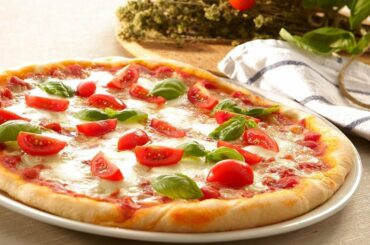 Traditional Italian pizza  🍕