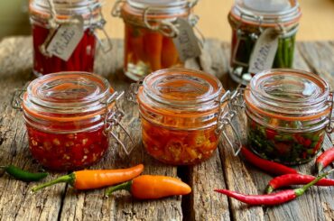 HOT CHILLI PEPPERS 🌶 Preserved in OLIVE OIL Italian recipe - how to do at home @l'uomo di casa