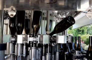 Wooow see how Italian prepare vino,wine and shampaign