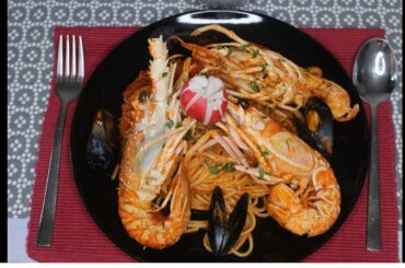 spaghetti with seafood the original Italian recipe!! سباكيتي فواكه البحر