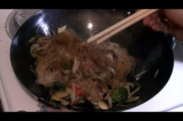 Cooking Asian Noodles  (Eating 50 lbs. Onions) How to Stir Fry Vermicelli Noodles In 3 Easy Steps
