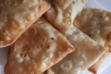 #samosa recipe #aloosamosa prepared  by zara vlogs Italy