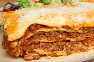 Delicious Creamy Lasagna (Italian food)