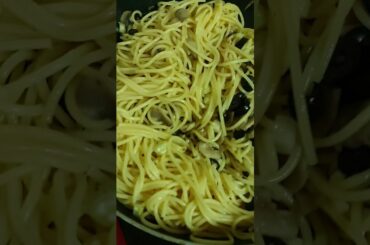 Spaghetti Aglio e Olio #ItalianDish #Seafoods #MyVersion #ItalianFood