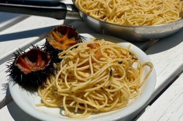Sea URCHIN Spaghetti recipe + How to Open and Eat ALIVE Sea Urchin - Italian UNI vs Japanese UNI