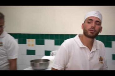 L’a Antica Pizzeria Da Michele, The Best Pizza in Naples, Italy