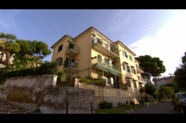 Adventurous Couple in Naples